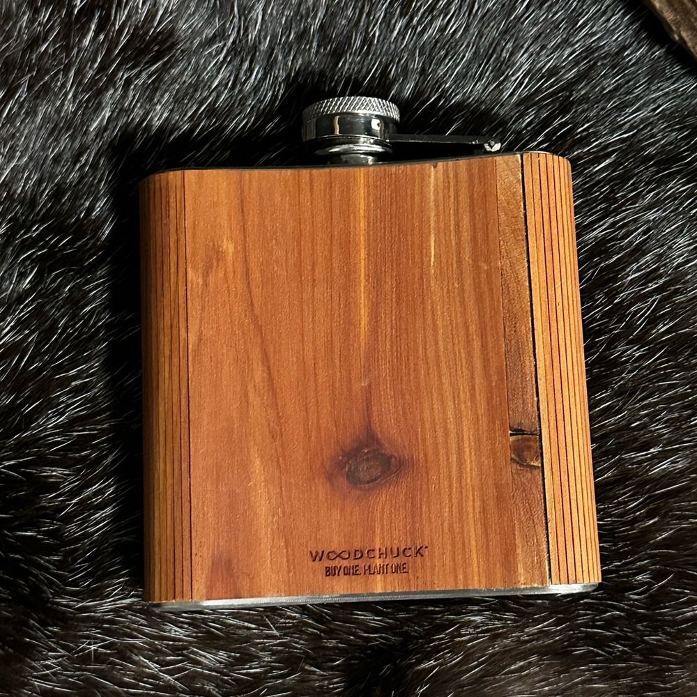 Rustic Wood-Grain Montana Flask - custom cedar wood 6 oz stainless steel - Picture 3 of 4